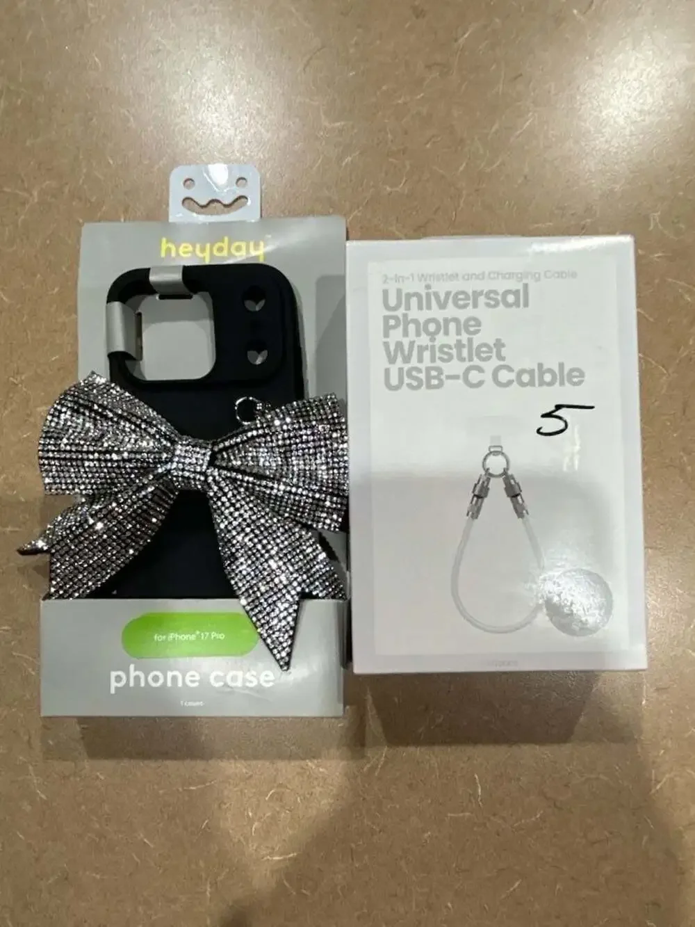 BUNDLE DEAL!!!! IPHONE 17 PRO AND USB-C CABLE WRISLET
